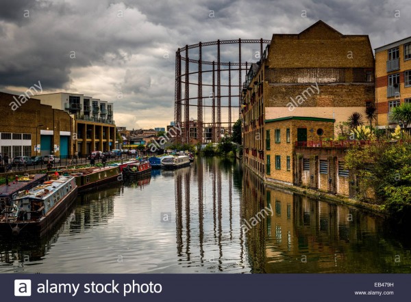 the-cat-and-mutton-mutton-bridge-crossing-the-regents-canal-in-hackney-EB479H.jpg